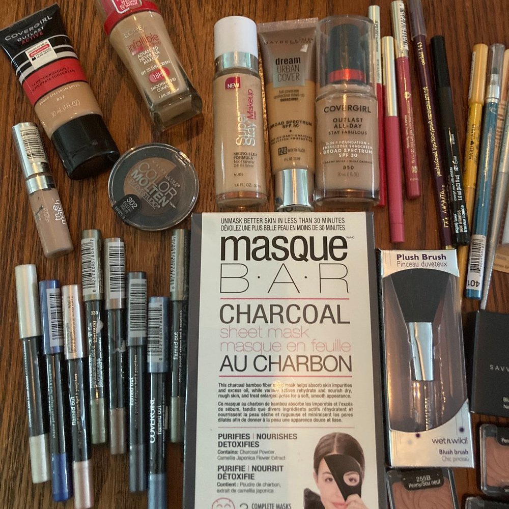 75 piece Cosmetics Make Up Wholesale lot - Light Skin Tones Covergirl Rimmel etc